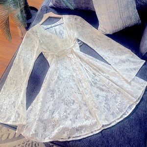 Beautiful bell sleeve dress, coverup, or shirt!🌹